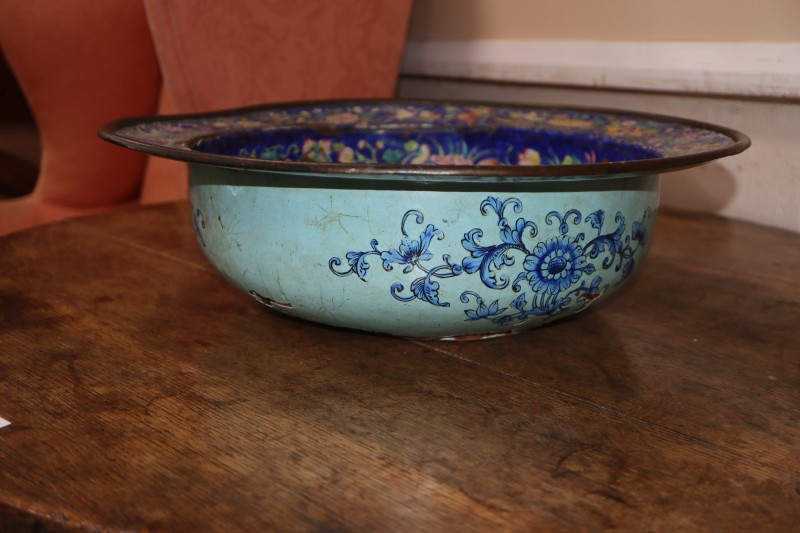 A 19th century Canton enamel basin, diameter 40cm